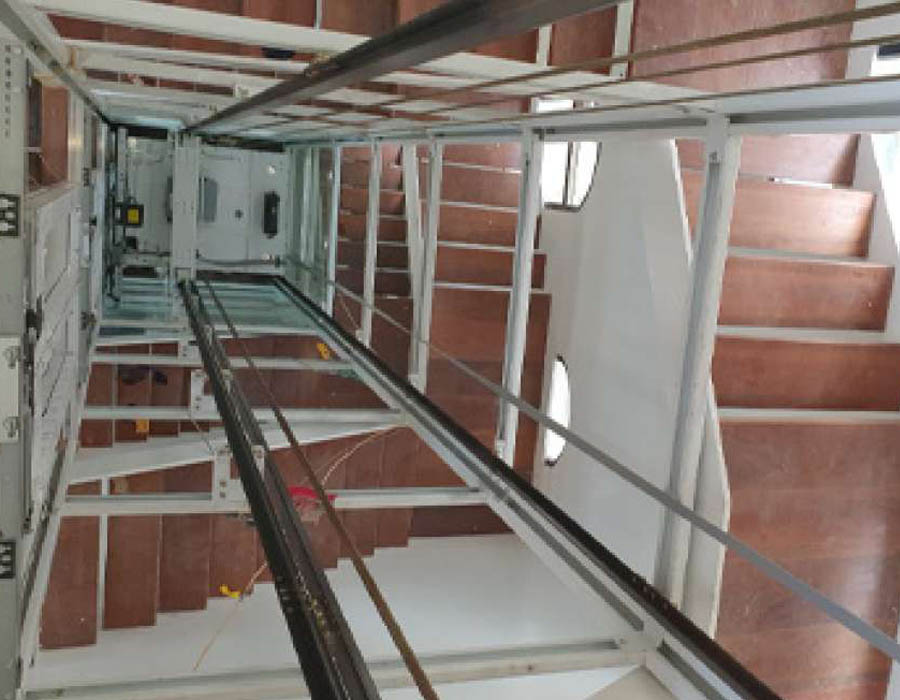 Khung-nhom-thang-may-benh-vien