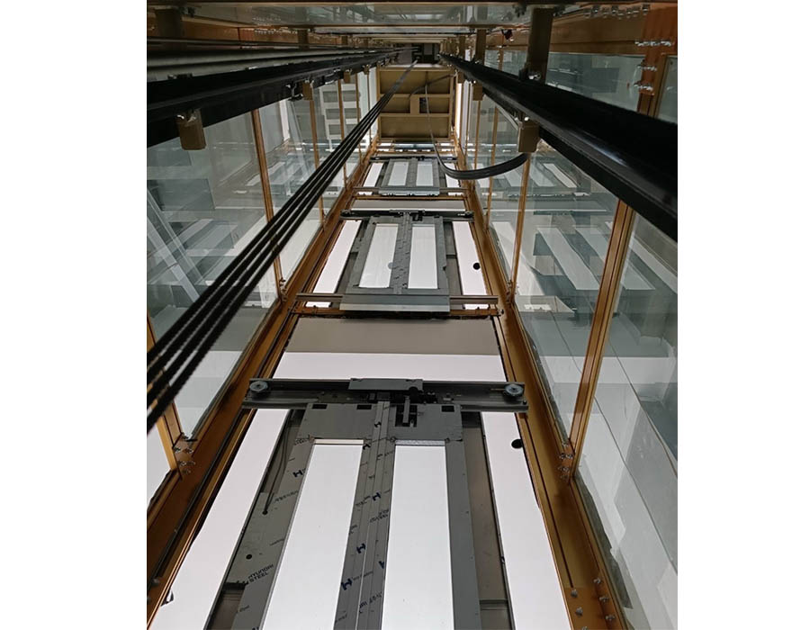 Khung-nhom-thang-may-nhap-khau