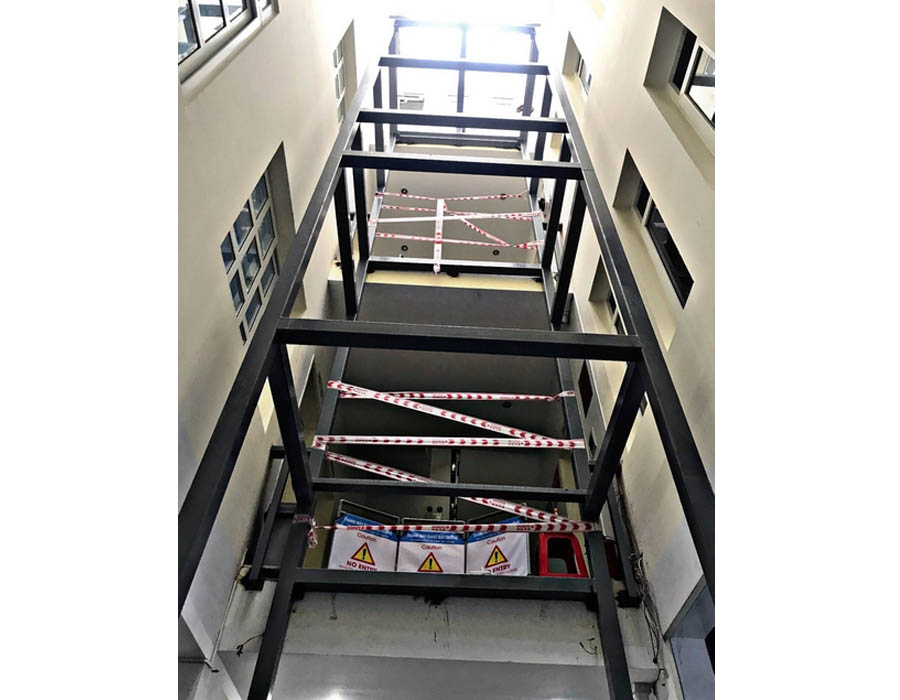 Khung-nhom-thang-may-tai-hang