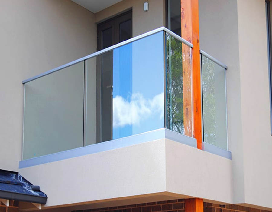 Lan-can-nhom-kinh-cuong-luc---Mau-lan-can-nha-pho