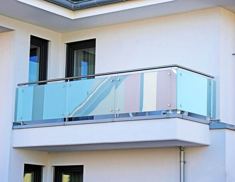 Lan-can-nhom-kinh-cuong-luc---Mau-lan-can-biet-thu