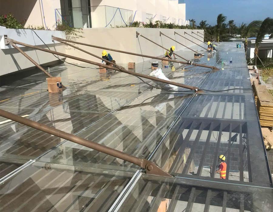 Cong-trinh-lap-mai-hien-nhom-kinh-cuong-luc---Quan-12