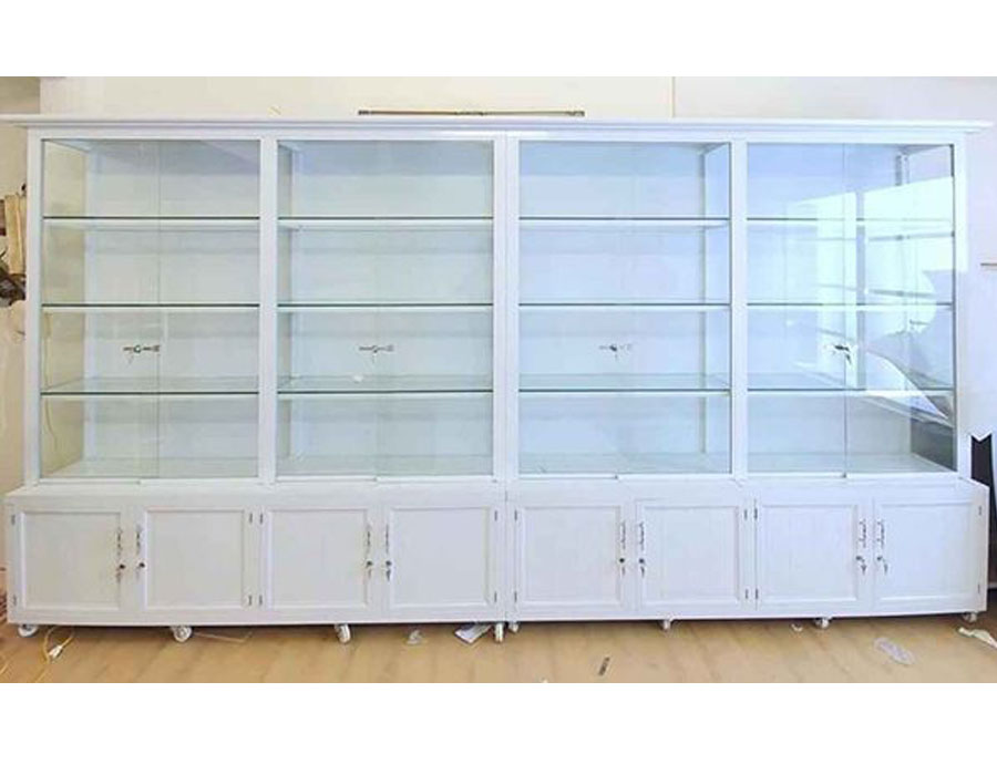 Tu-trung-bay-nhom-kinh---Tu-my-pham