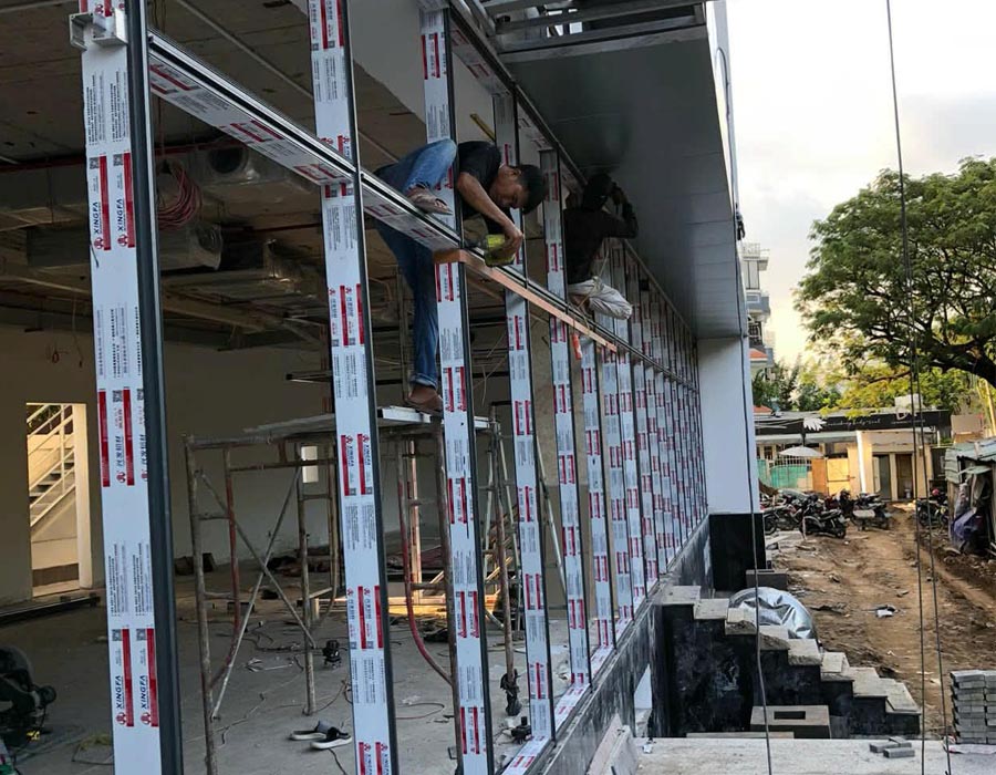 Cong-trinh-lap-dat-vach-ngan-nhom-kinh-quan-ca-phe---Quan-6