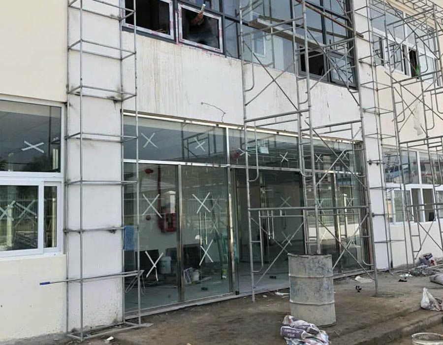 Cong-trinh-thi-cong-vach-ngan-nhom-kinh-quan-pho---quan-2